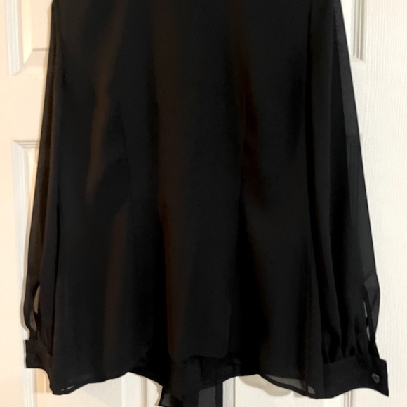 ST. John Pusy-Bow Blouse, Size  4 - Picture 13 of 13